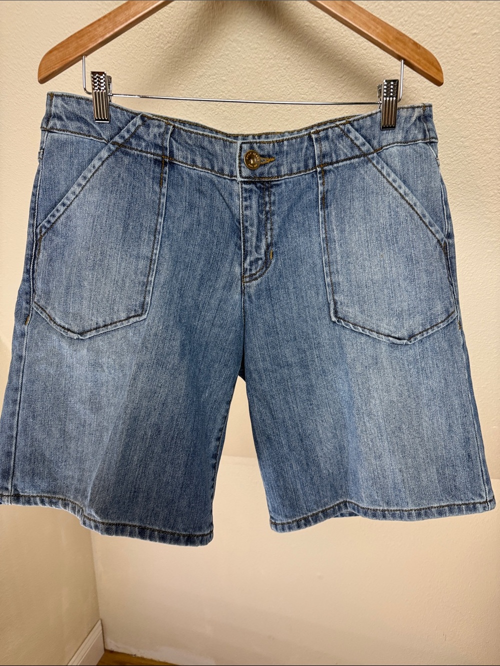 DKNY JEANS Burmuda Shorts, Size 14